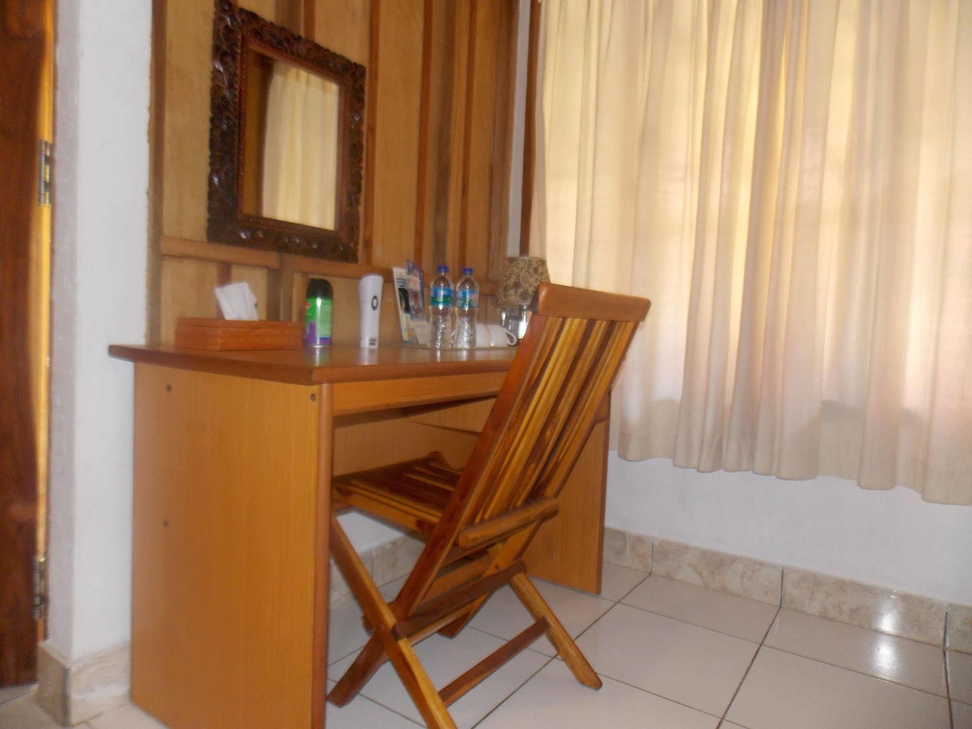 Komodo Lodge Labuan Bajo Zewnętrze zdjęcie